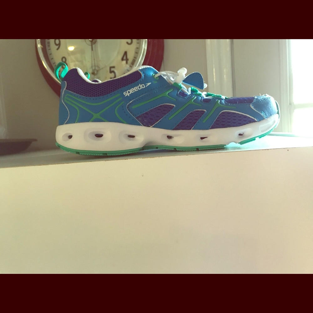 Speedo tennis shoes
